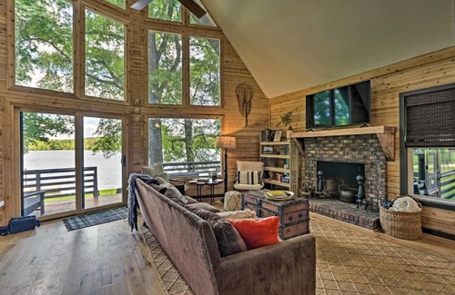 Alexander City House | Luxe Lake Martin Cabin with Dock Boat and Hike!