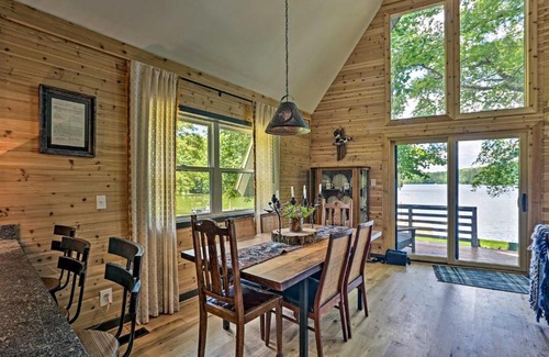 Alexander City House | Luxe Lake Martin Cabin with Dock Boat and Hike!