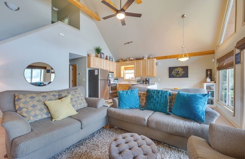Eatonton House | Luxe Lake Sinclair Living: Private Dock and Beach!