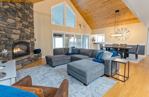 Ardenvoir House | Luxe lake-view home with a private, indoor pool, patio, washer/dryer, & AC