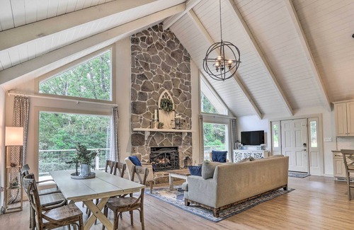 Flowery Branch House | Luxe Lakefront Home w/ Large Deck & Kayaks!