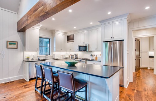 Lake Toxaway House | Luxe lakefront home with dock, kayak, canoe, home gym & great outdoor spaces
