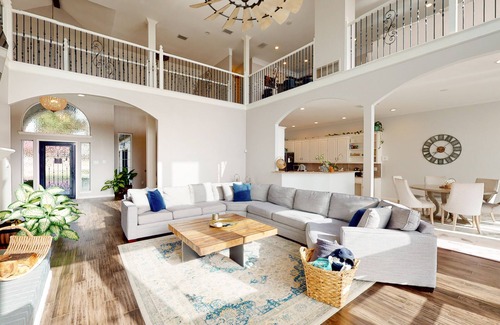 Rowlett House | Luxe, lakefront home with amazing private pool with fountain & home office