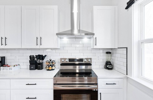 Mechanicsville House | Luxe Living: 4bedroom 3bathroom of Modern Elegance