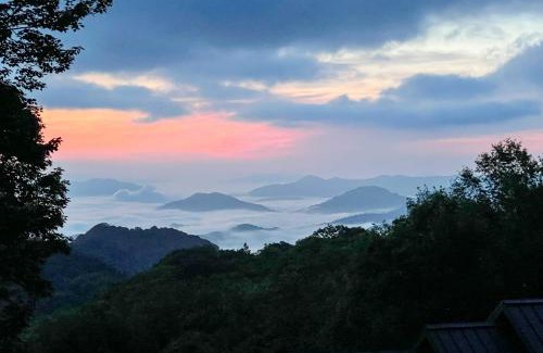 Waynesville House | Luxe Lodge Near Smoky Mountains Views and Hot Tub!