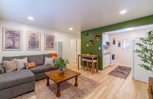 West University House | Luxe Loft - UNR Pet Friendly