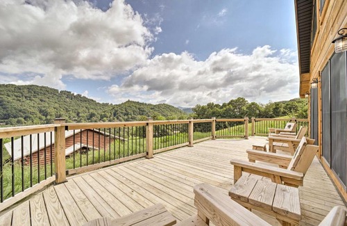 Maggie Valley House | Luxe Log Cabin with Modern Finishes and Mtn Views