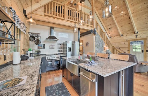 Maggie Valley House | Luxe Log Cabin with Modern Finishes and Mtn Views