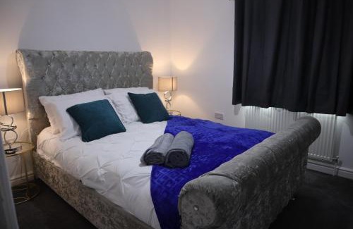 Coventry House | Luxe Lounge 2