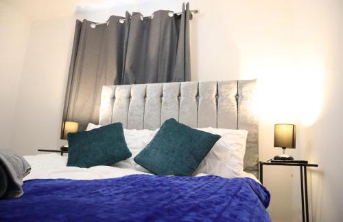 Coventry House | Luxe Lounge 2