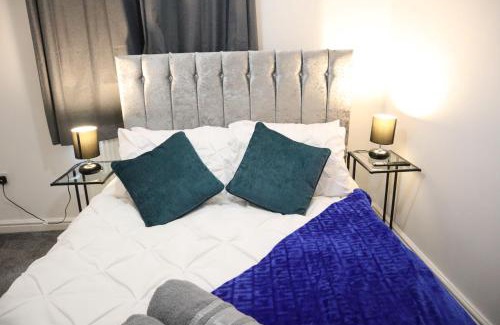 Coventry House | Luxe Lounge 2
