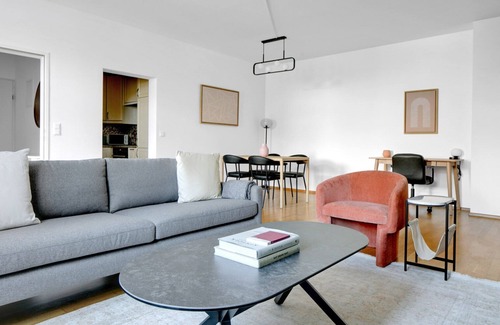 Matzleinsdorf Apartment | Luxe Margareten 2BR w/Elevator near Matzleinsdorferplatz, by Blueground