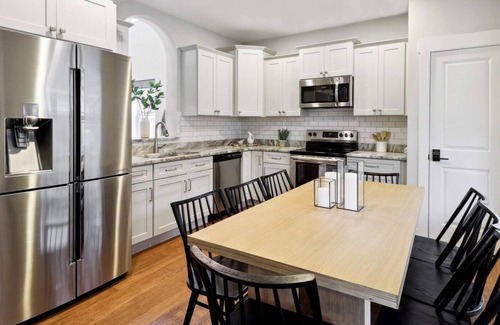 Thunderbolt House | Luxe Modern Home | Private Hot Tub
