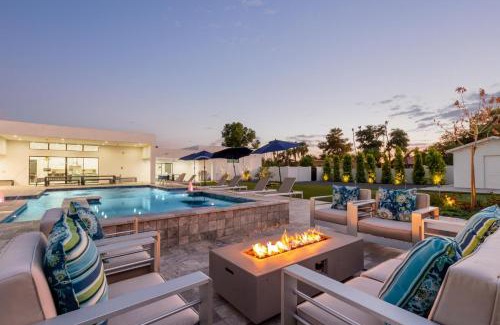 Sweetwater Street East House | LUXE - Modern Mansion - Private Resort