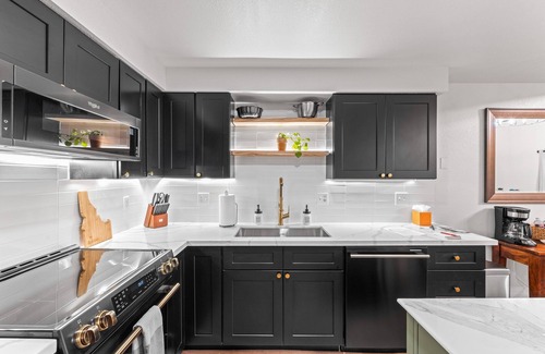 McCall House | Luxe Mountain- beautiful remodeled condo with community pool