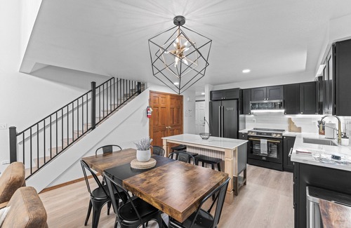 McCall House | Luxe Mountain- beautiful remodeled condo with community pool