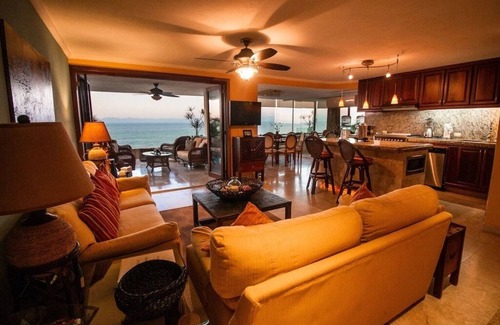 Mismaloya Condo | LUXE OCEANSIDE VACATION CONDO