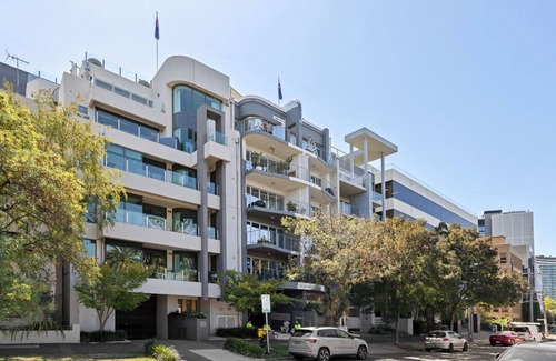 Albert Park Apartment | Luxe on the Lake