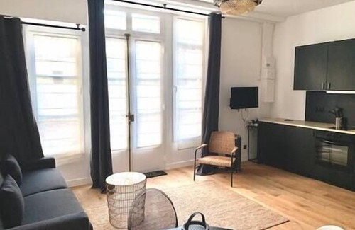 Saint-Thomas-d'Aquin Apartment | Luxe Parisien