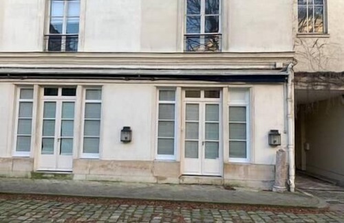 Saint-Thomas-d'Aquin Apartment | Luxe Parisien