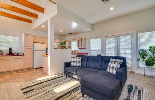 North Arroyo House | Luxe Pasadena Casita w/Fireplace & Grill