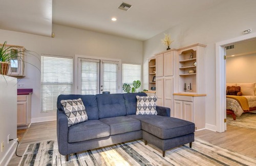 North Arroyo House | Luxe Pasadena Casita with Fireplace and Grill