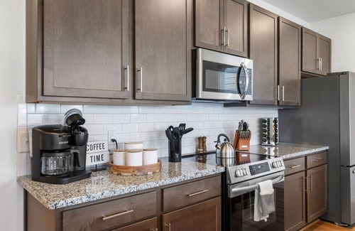 North Chesterfield Apartment | Luxe Penthouse 'n Old Town Manchester with Views!