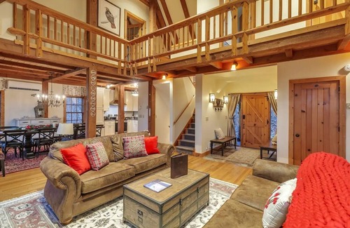 Chestnut Springs House | Luxe Private Getaway in the Heart of Wintergreen!