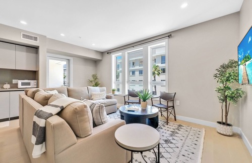 Pasadena Condo | Luxe · Resort Style Living · Heart of Pasadena!