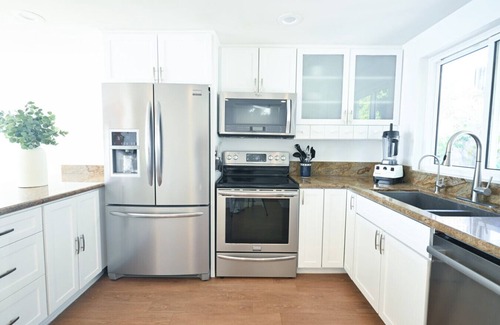 Malibu House | Luxe Retreat | Mins to Santa Monica + Palisades | Pet-Friendly