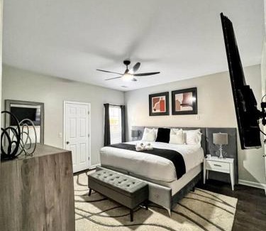 Cliftondale House | LUXE Retreat - Outdoor Oasis, Game Room, Fire Pit
