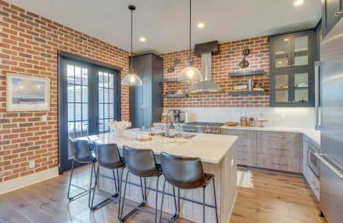 Hitch Village - Fred Wessels Homes House | Luxe Savannah Townhome 1 Mi to Historic District