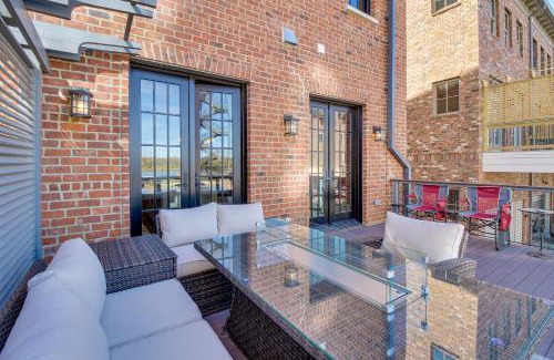 Hitch Village - Fred Wessels Homes House | Luxe Savannah Townhome 1 Mi to Historic District