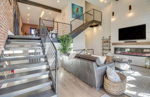 Hitch Village - Fred Wessels Homes House | Luxe Savannah Townhome 1 Mi to Historic District