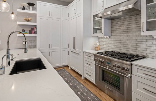 Sandpoint Condo | Luxe Seasons 8 Condo | Lake, Rooftop Bar, Hot Tub, Marina, Spa