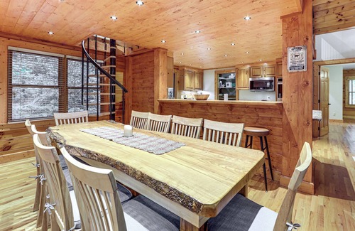 Waynesville Cabin | Luxe Smoky Mountains Cabin w/Hot Tub & Views!