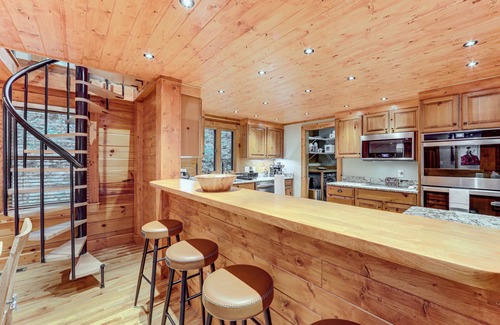 Waynesville Cabin | Luxe Smoky Mountains Cabin w/Hot Tub & Views!
