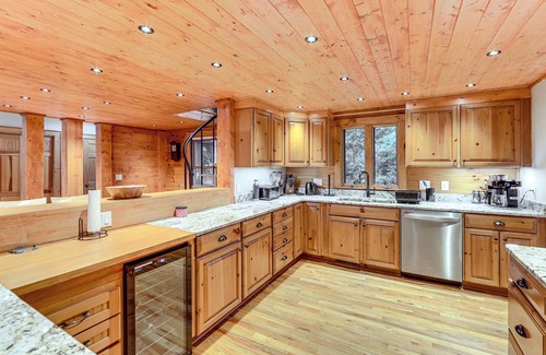 Waynesville Cabin | Luxe Smoky Mountains Cabin w/Hot Tub & Views!