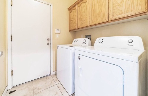 Stockton House | Luxe Spacious & Private Getaway in Stockton!