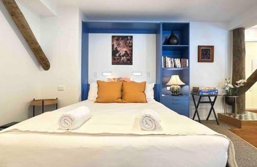 Kelvin Heights Apartment | Luxe Studio with Lake and Mountain Views