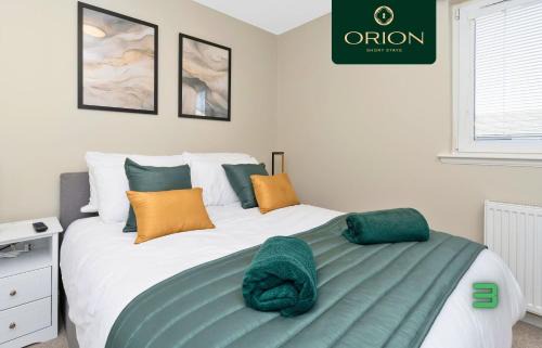 Dundee Villa | LUXE Townhouse - LONGER STAYS and REDUCED PRICES Only by Visiting ORION SHORT STAYS, 4 Rooms, Fully Equipped, HOT-TUB, Games Room, EV Power Point, Centrally Located, Newly Renovated