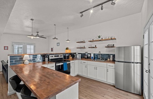 Rincon Heights House | Luxe Tucson Digs Walking to U of A