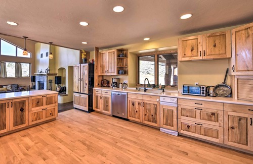 Twin Lakes House | Luxe Twin Lakes House w/Mountain & Lake Views!