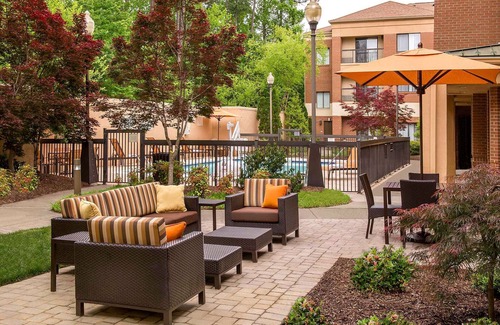 Durham Hotel | Luxe Vacation Feel! Free Parking, Onsite Pool, Short Drive to Herndon Hills Farm