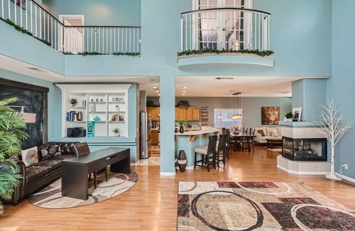 Spring Valley House | Luxe Vegas Oasis - Sleeps 10 - 5 Plush Beds - 15 min from Strip