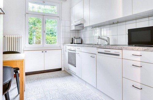 Wipkingen Apartment | Luxe Wipkingen 3.5 Room w/ Storage & W/D, 2 mins to Market, by Blueground