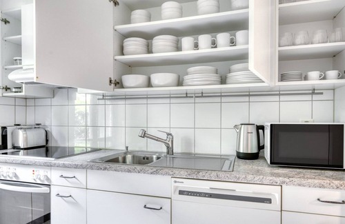 Wipkingen Apartment | Luxe Wipkingen 3.5 Room w/ Storage & W/D, 2 mins to Market, by Blueground