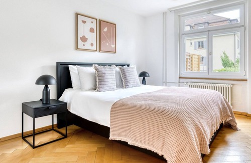 Wipkingen Apartment | Luxe Wipkingen 3.5 Room w/ Storage & W/D, 2 mins to Market, by Blueground