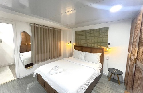 Downtown Ho Chi Minh City House | Luxhome