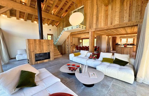 Les Belleville Ski Chalet | Luxury Chalet for 12 w/Sauna & Home Cinema